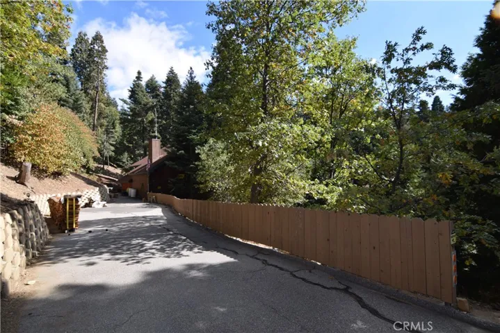 899 Blue Ridge Drive, Lake Arrowhead, California 92385