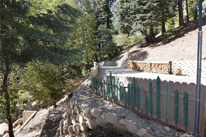 899 Blue Ridge Drive, Lake Arrowhead, California 92385