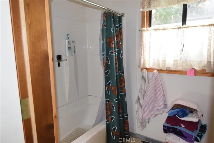 899 Blue Ridge Drive, Lake Arrowhead, California 92385