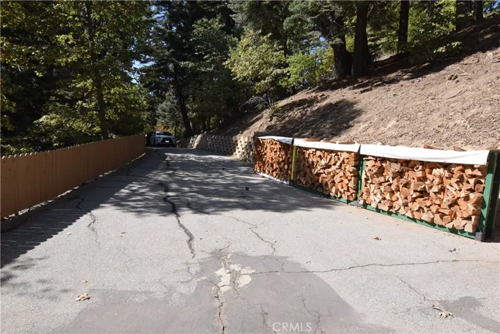 899 Blue Ridge Drive, Lake Arrowhead, California 92385
