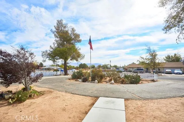 13060 Algonquin Road, Apple Valley, California 92308