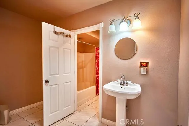 13060 Algonquin Road, Apple Valley, California 92308