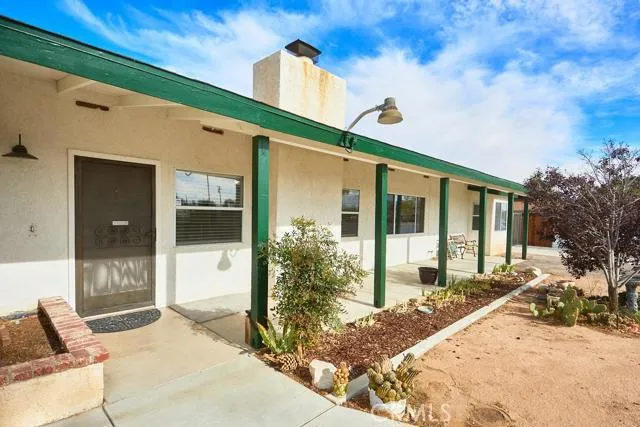 13060 Algonquin Road, Apple Valley, California 92308