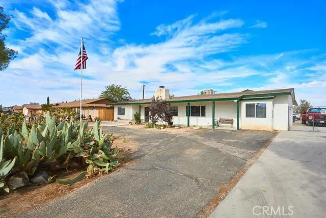 13060 Algonquin Road, Apple Valley, California 92308