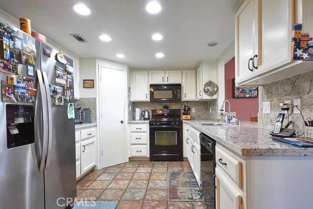 14185 Cuyamaca Road, Apple Valley, California 92307