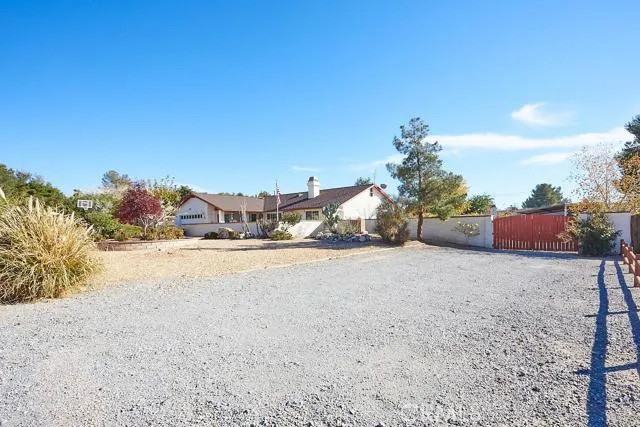 14185 Cuyamaca Road, Apple Valley, California 92307