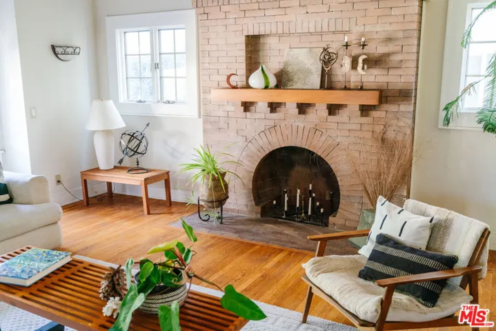 4446 Victoria Park Drive, Los Angeles, California 90019