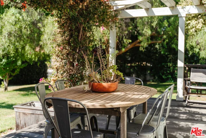 4446 Victoria Park Drive, Los Angeles, California 90019