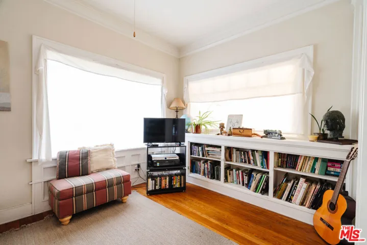 4446 Victoria Park Drive, Los Angeles, California 90019
