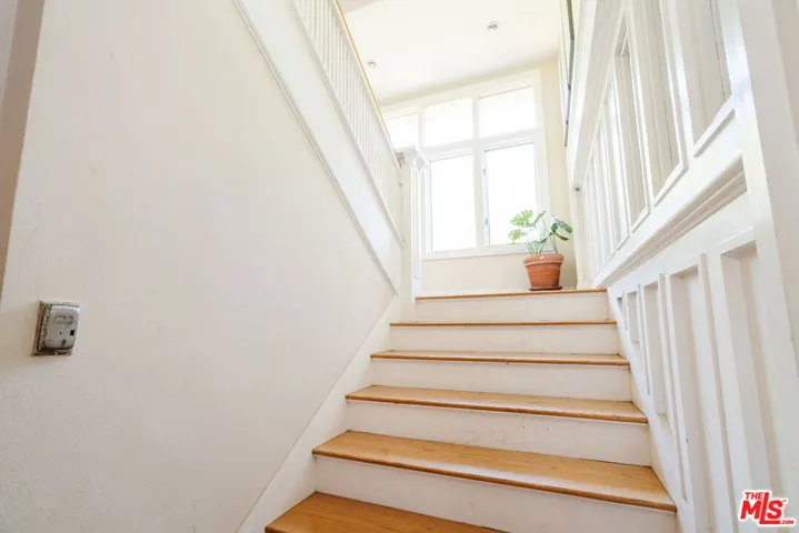 4446 Victoria Park Drive, Los Angeles, California 90019