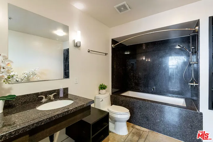 130 S Hewitt Street 22, Los Angeles, California 90012