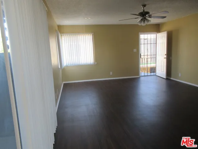 1 bdrm Living. Rm