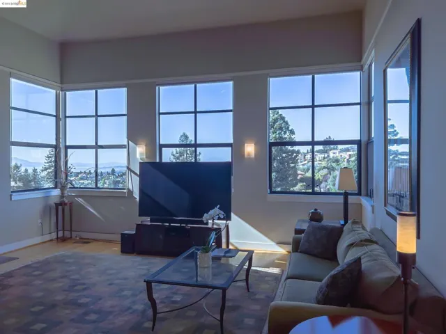 162 Alta Rd, Oakland, California 94618