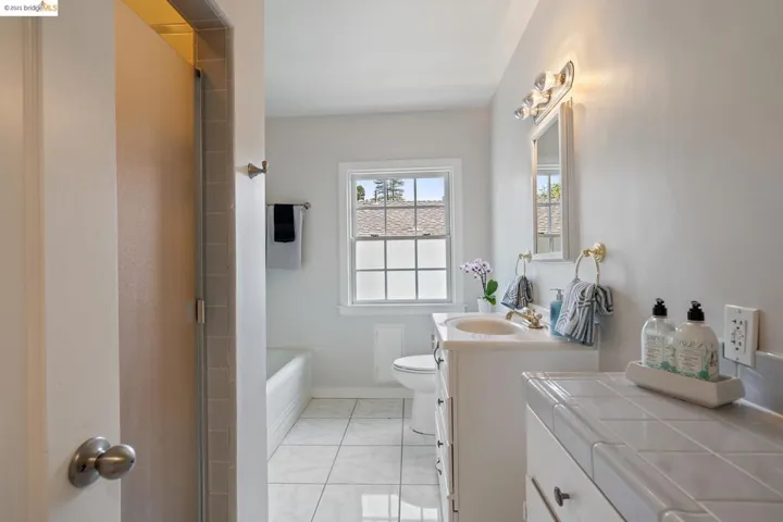 208 Kenyon Ave, None, California 94708