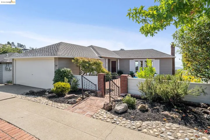 208 Kenyon Ave, None, California 94708