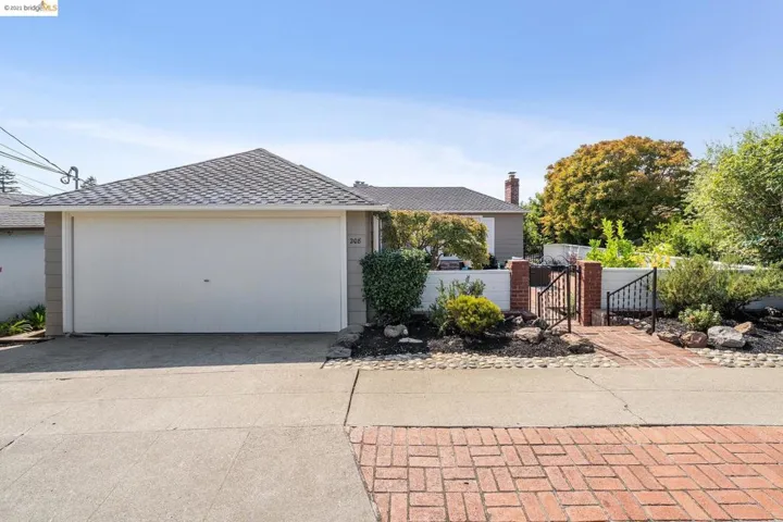 208 Kenyon Ave, None, California 94708