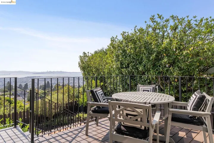 208 Kenyon Ave, None, California 94708