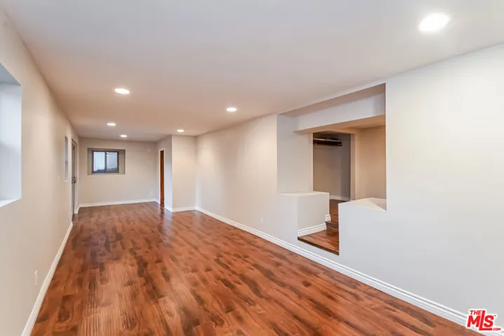 5211 Baza Avenue, Woodland Hills, California 91364