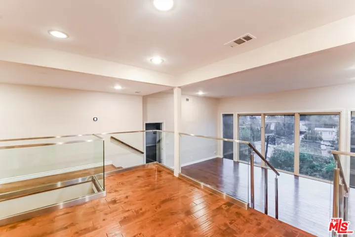 5211 Baza Avenue, Woodland Hills, California 91364