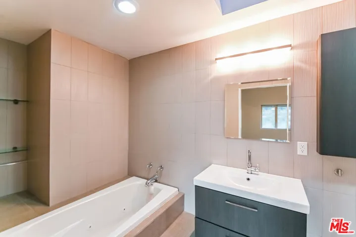 5211 Baza Avenue, Woodland Hills, California 91364