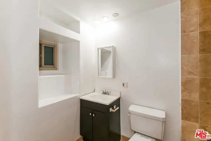 5211 Baza Avenue, Woodland Hills, California 91364