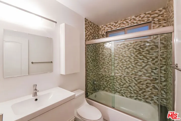 5211 Baza Avenue, Woodland Hills, California 91364