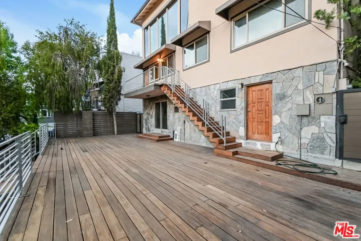 5211 Baza Avenue, Woodland Hills, California 91364