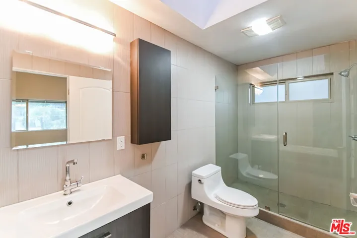5211 Baza Avenue, Woodland Hills, California 91364