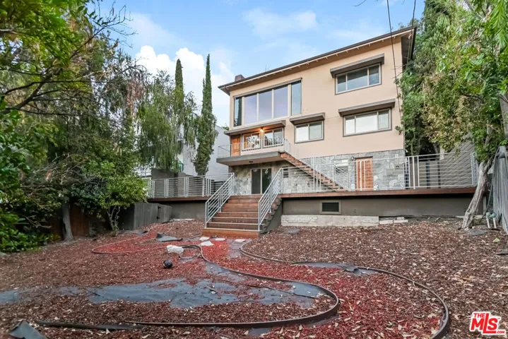 5211 Baza Avenue, Woodland Hills, California 91364