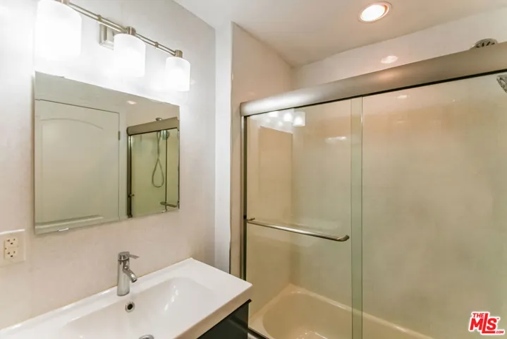 5211 Baza Avenue, Woodland Hills, California 91364