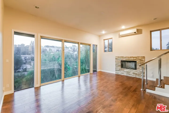 5211 Baza Avenue, Woodland Hills, California 91364