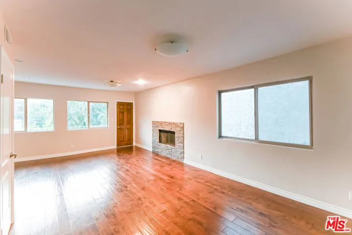 5211 Baza Avenue, Woodland Hills, California 91364