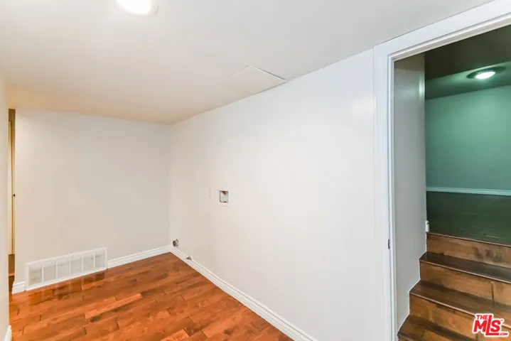 5211 Baza Avenue, Woodland Hills, California 91364