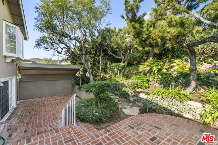18441 Kingsport Drive, Malibu, California 90265