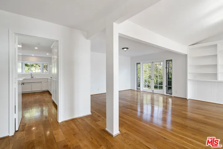 18441 Kingsport Drive, Malibu, California 90265