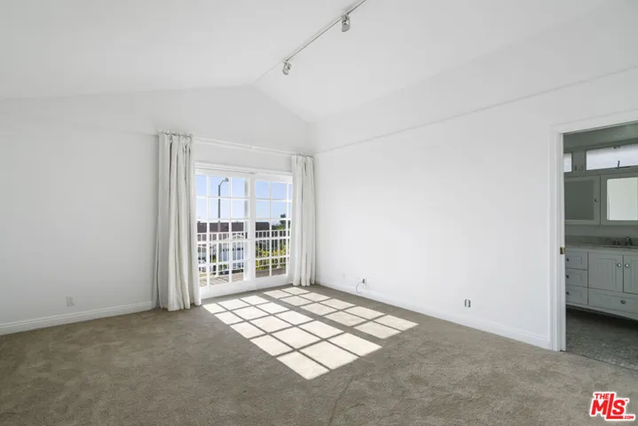 18441 Kingsport Drive, Malibu, California 90265
