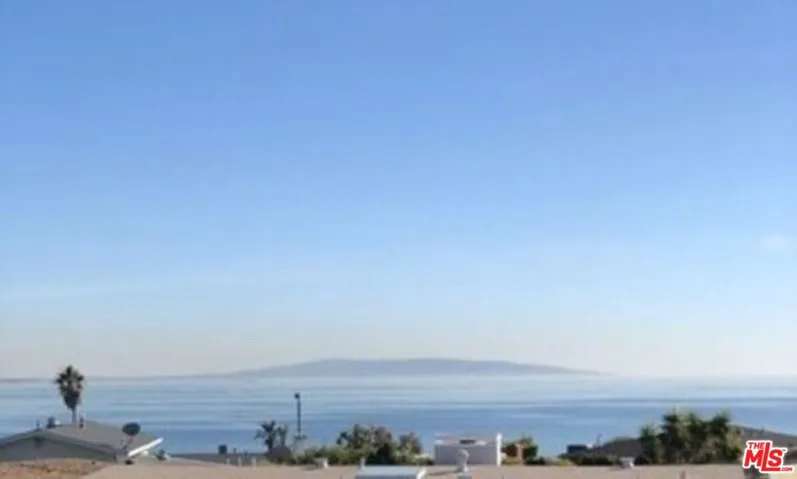 18441 Kingsport Drive, Malibu, California 90265