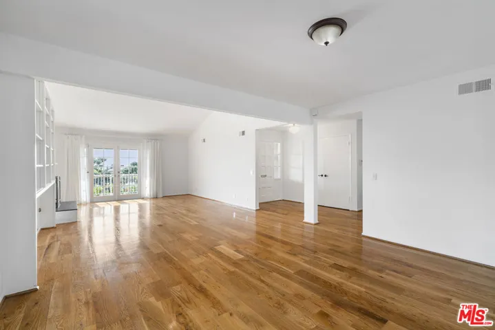 18441 Kingsport Drive, Malibu, California 90265