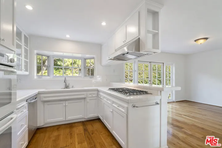 18441 Kingsport Drive, Malibu, California 90265