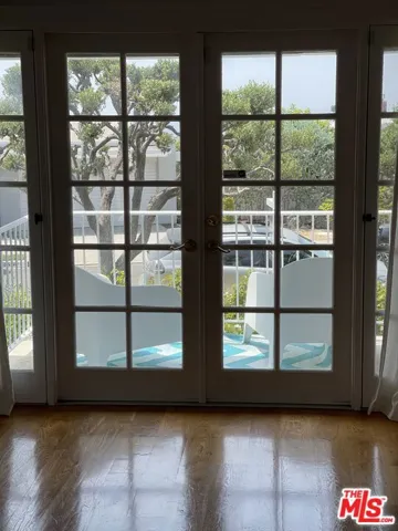 18441 Kingsport Drive, Malibu, California 90265