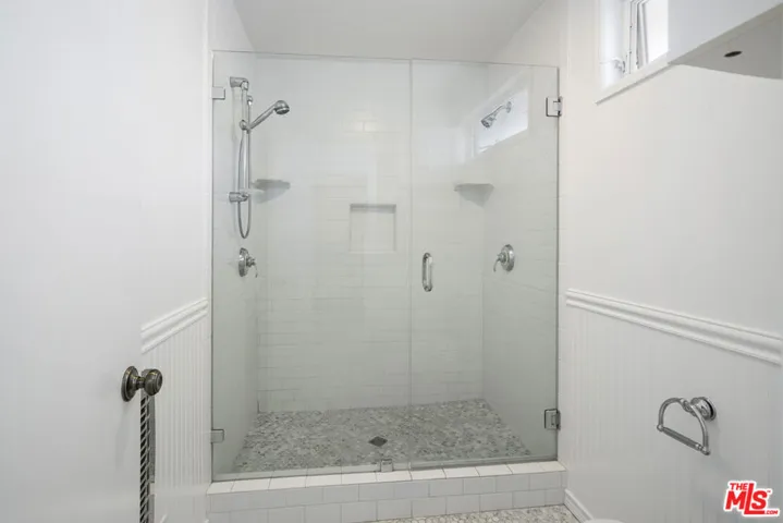 18441 Kingsport Drive, Malibu, California 90265