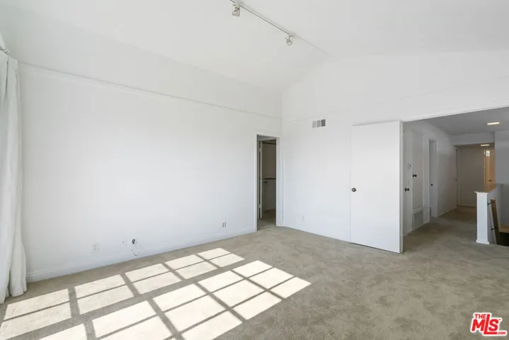 18441 Kingsport Drive, Malibu, California 90265