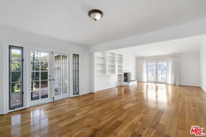 18441 Kingsport Drive, Malibu, California 90265