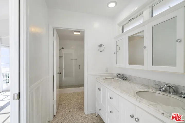 18441 Kingsport Drive, Malibu, California 90265