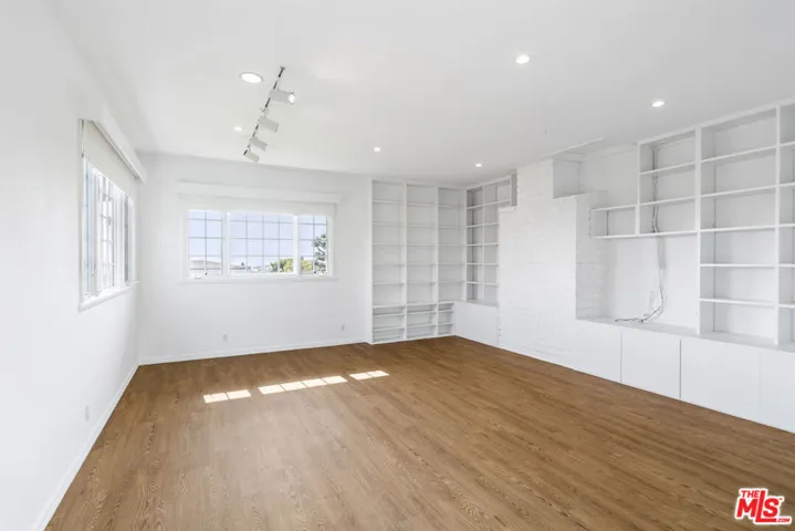 18441 Kingsport Drive, Malibu, California 90265