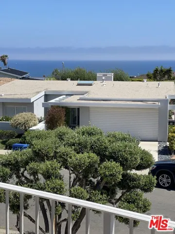 18441 Kingsport Drive, Malibu, California 90265