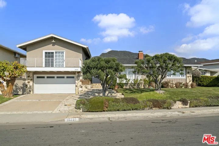 18441 Kingsport Drive, Malibu, California 90265