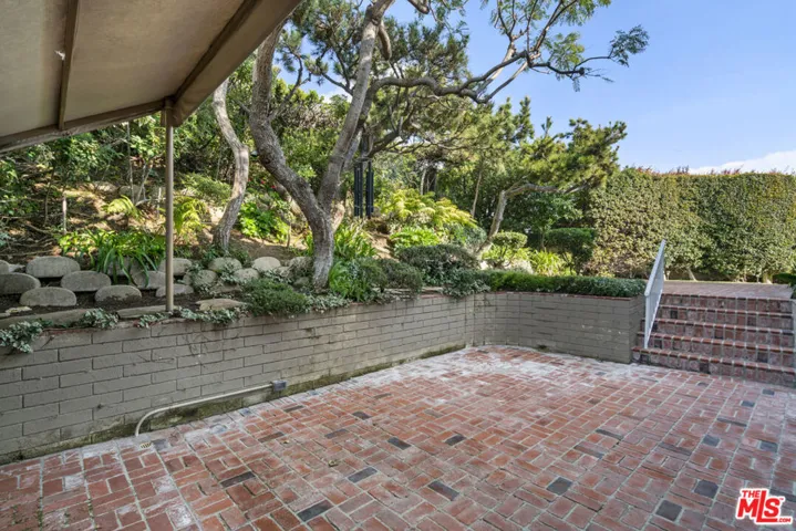 18441 Kingsport Drive, Malibu, California 90265