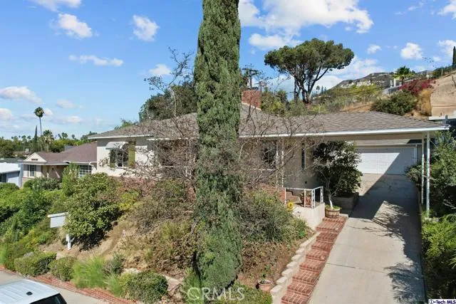 107 E Kenneth Road, Glendale, California 91207