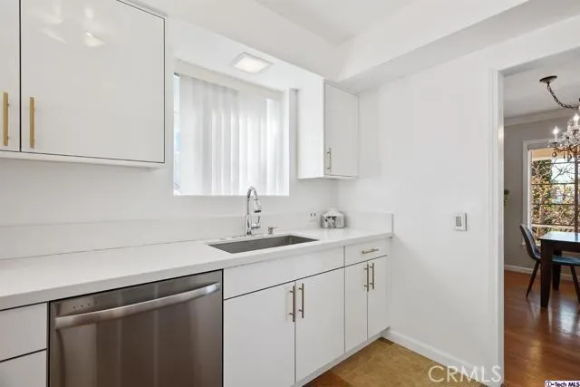 107 E Kenneth Road, Glendale, California 91207